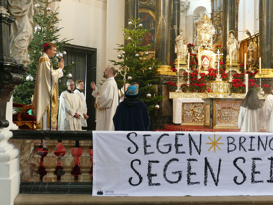 Aussendung der Sternsinger im Hohen Dom zu Fulda (Foto: Karl-Franz Thiede)